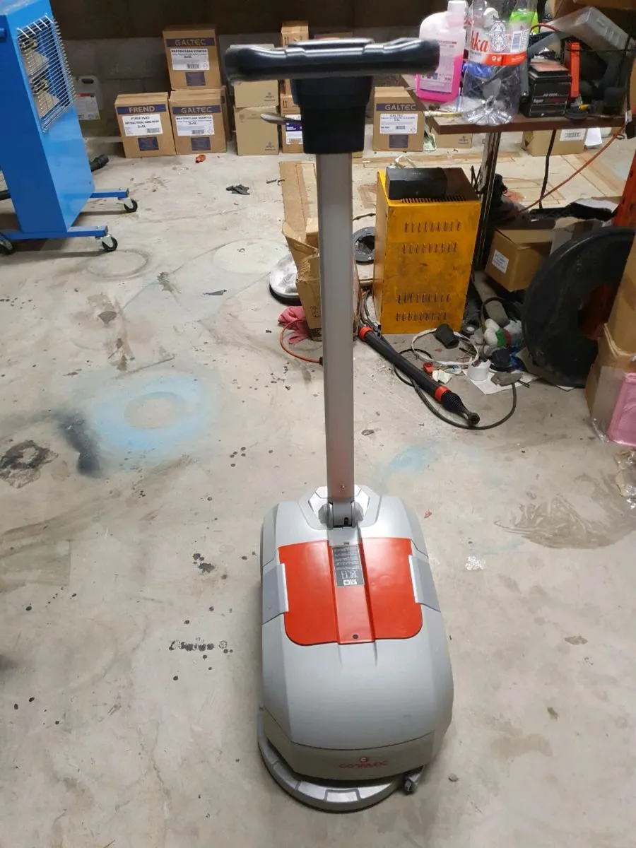 Comac Genie XS scrubber dryer - Image 2