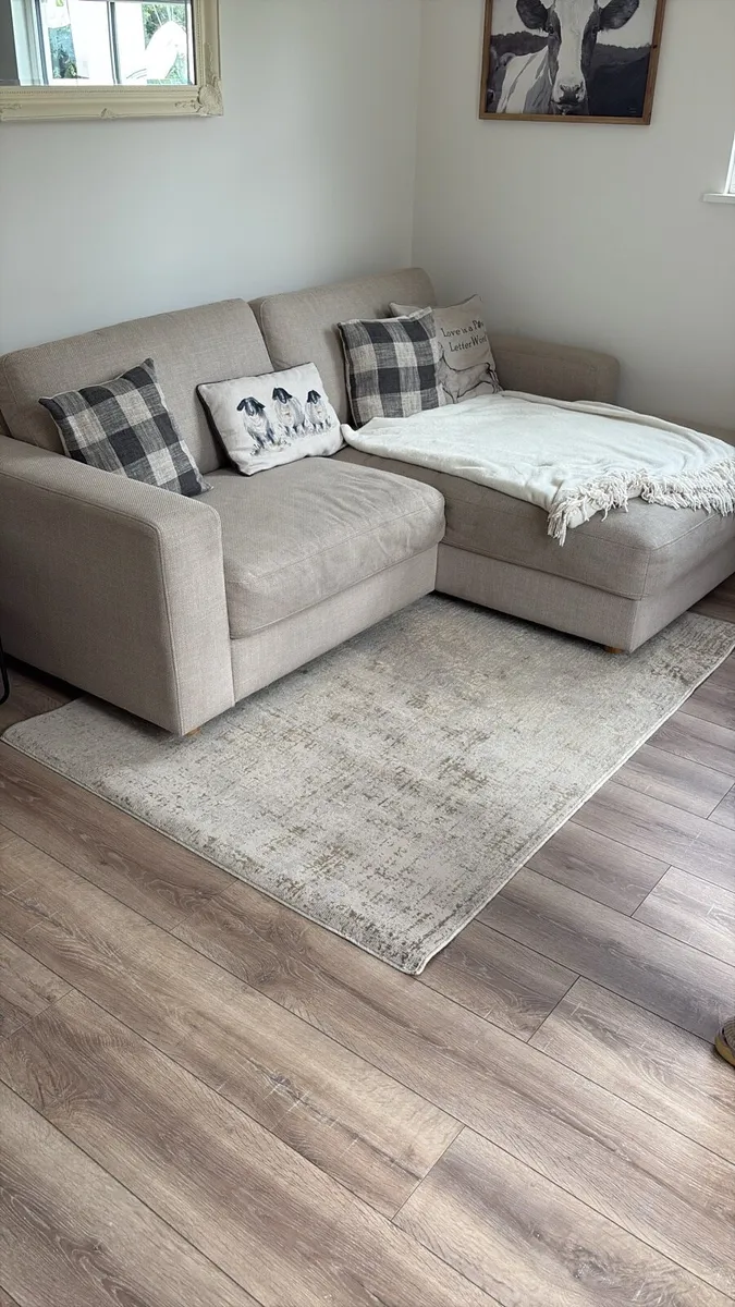 L shaped sofa - Image 1