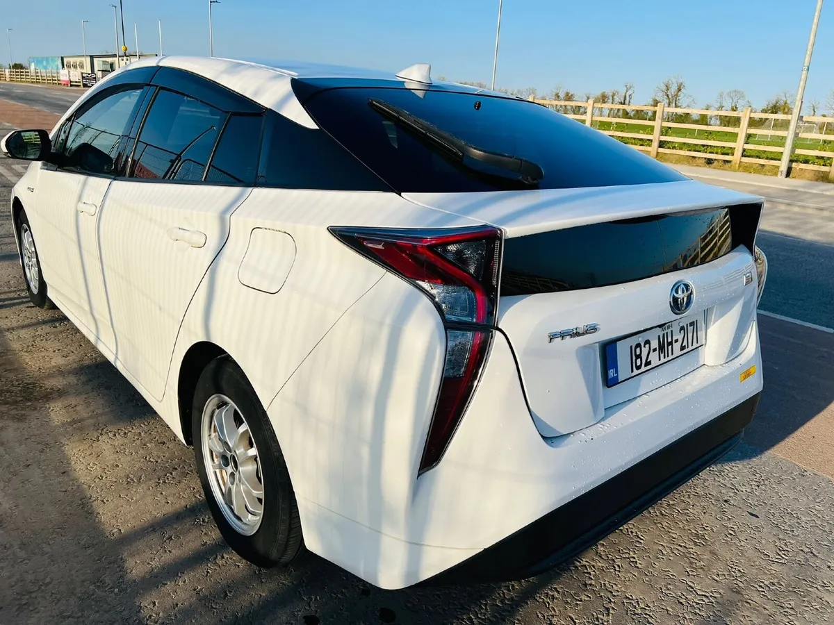 Toyota Prius 2018 - Image 2