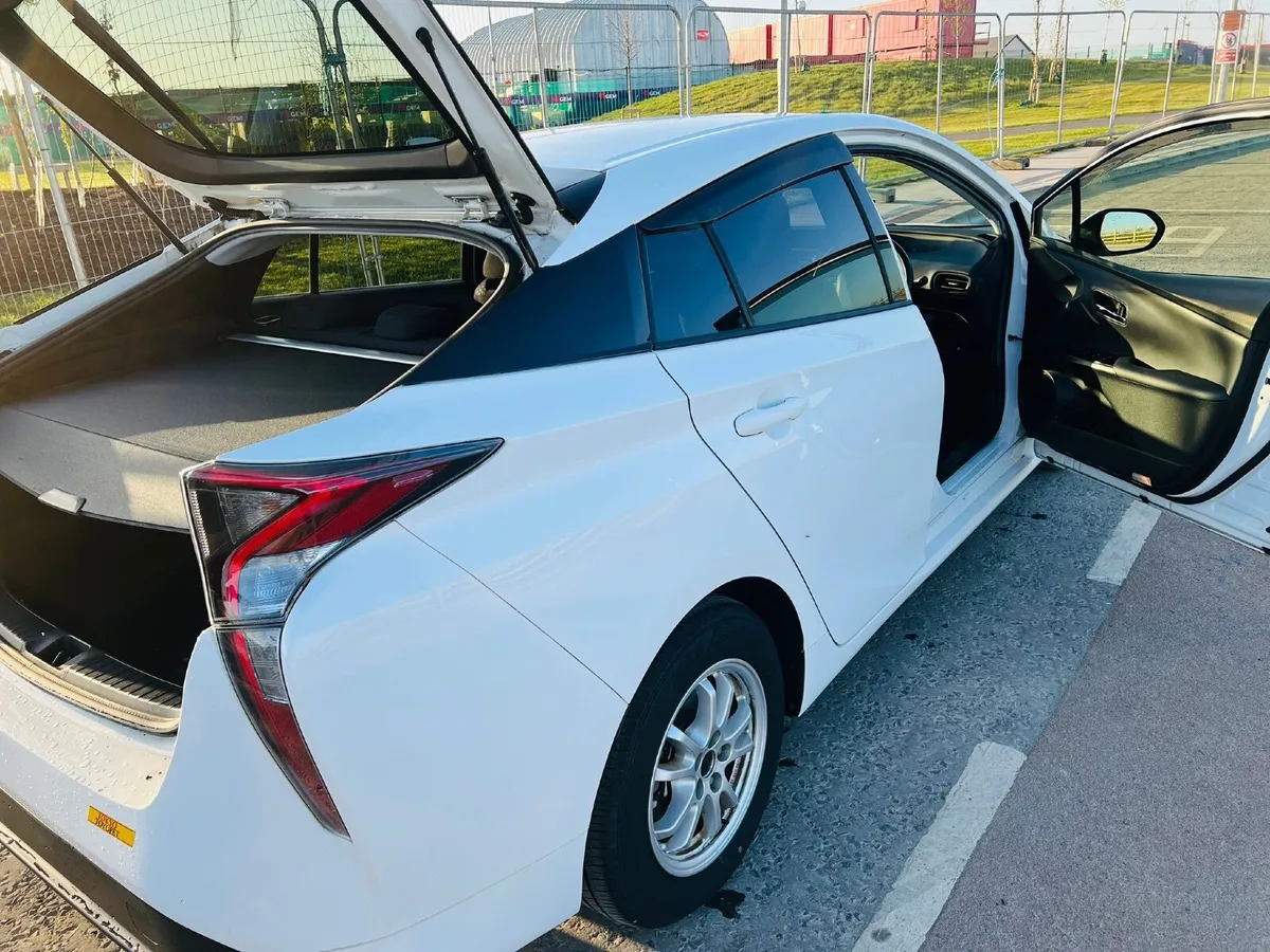 Toyota Prius 2018 - Image 4