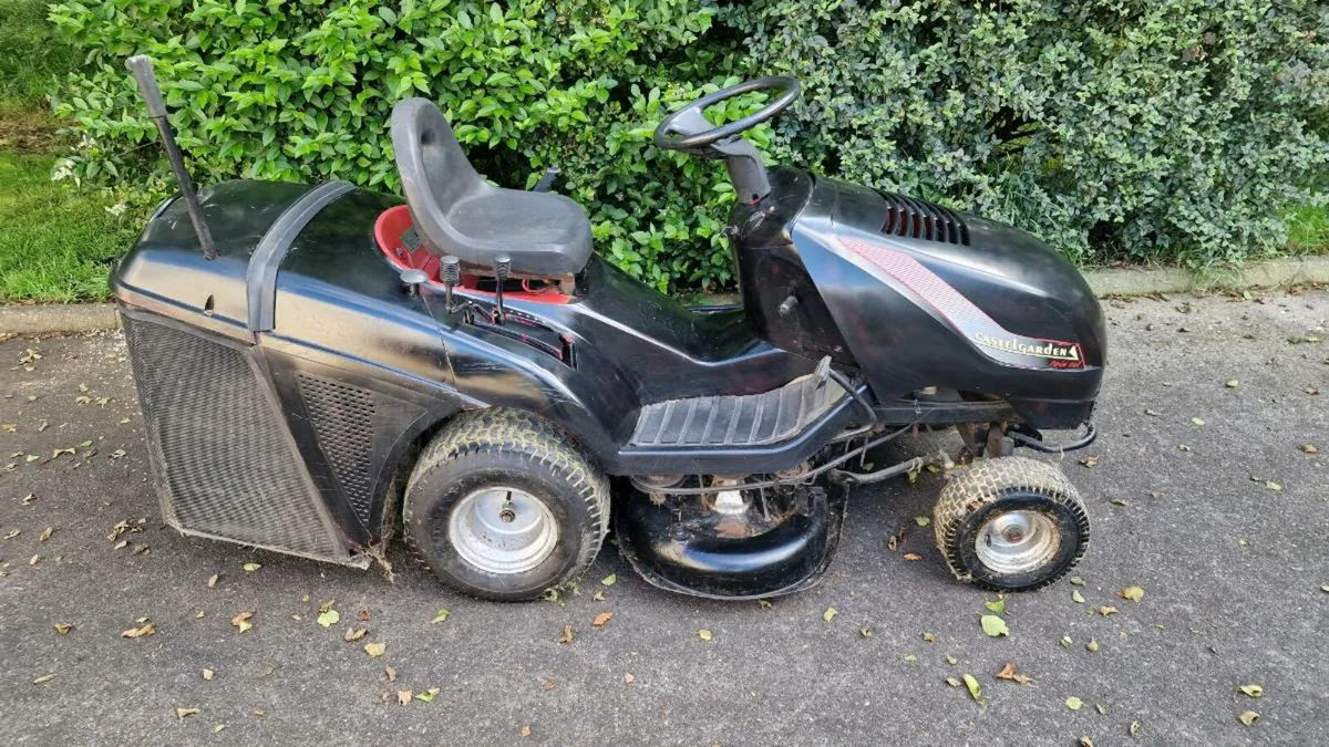 Castlegarden ride on mower - Image 1