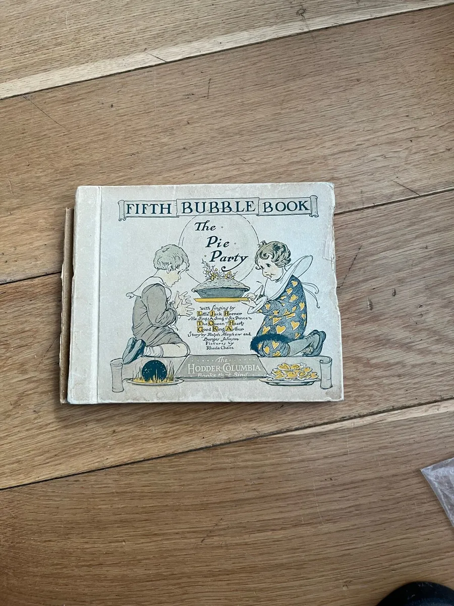 Rare 1900s children’s book with Vinyl Record - Image 2