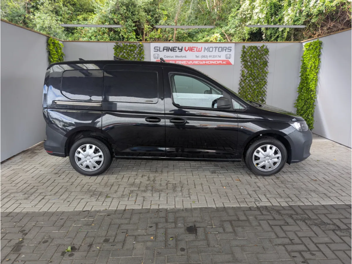 Volkswagen Caddy CARGO TDI 75HP MANUAL 6SPEED FWD - Image 4