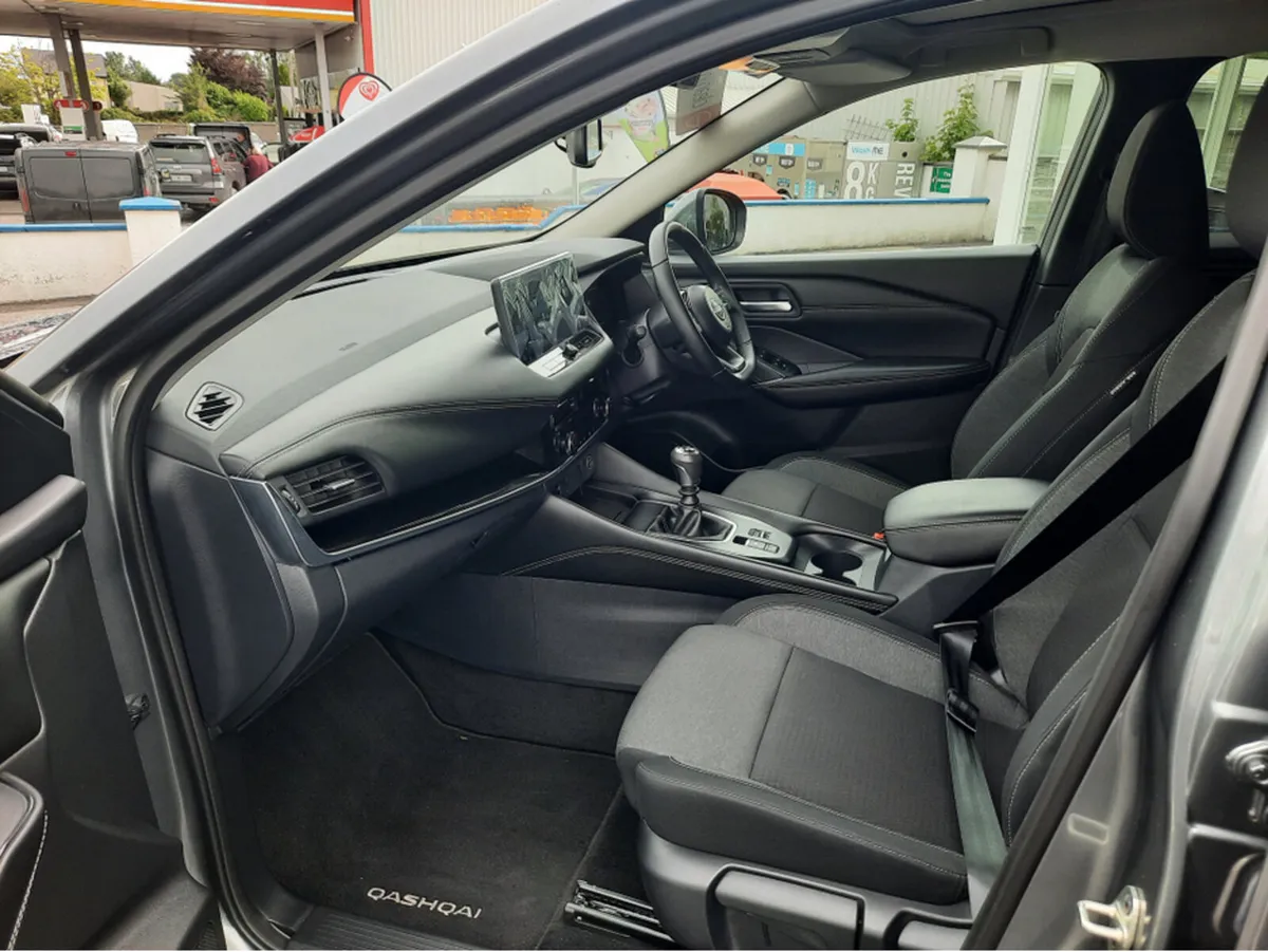 Nissan Qashqai QQ 1.3 HYB SV PREMIUM GR RR MY - Image 4