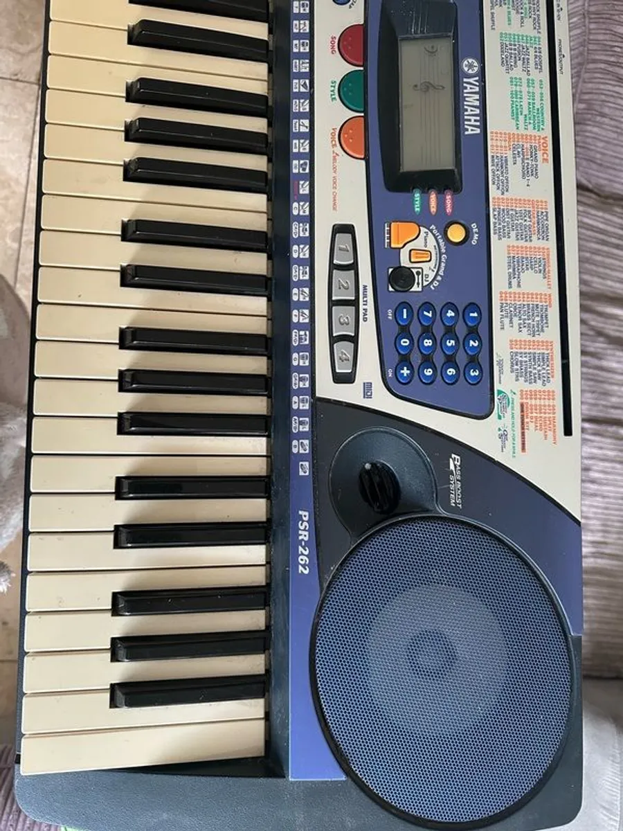 Yamaha electronic keyboard - Image 2