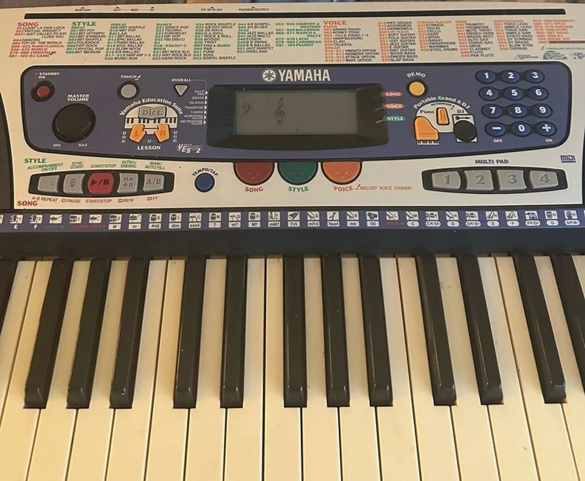 Yamaha electronic keyboard - Image 4