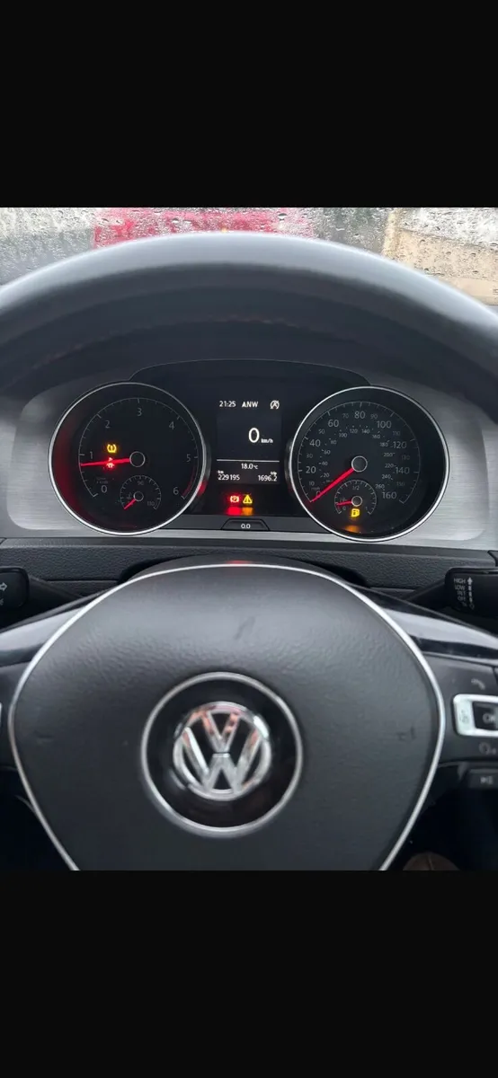 Volkswagen Golf 2016 - Image 2