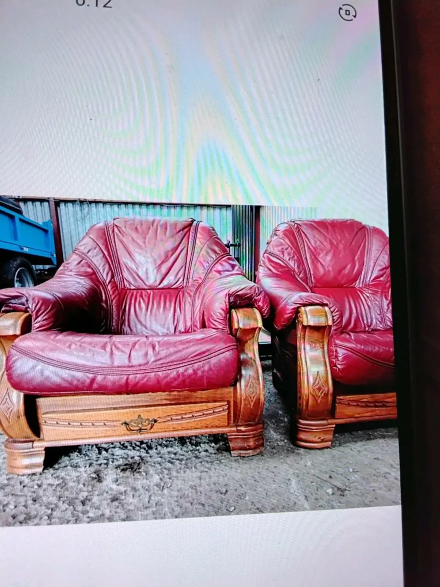 Three seater leather sofa with two arm chairs - Image 2