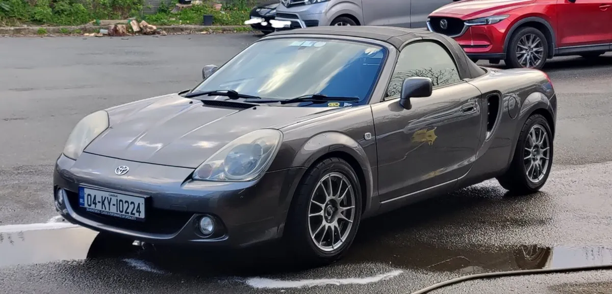 2004 Toyota MR2 - Image 3