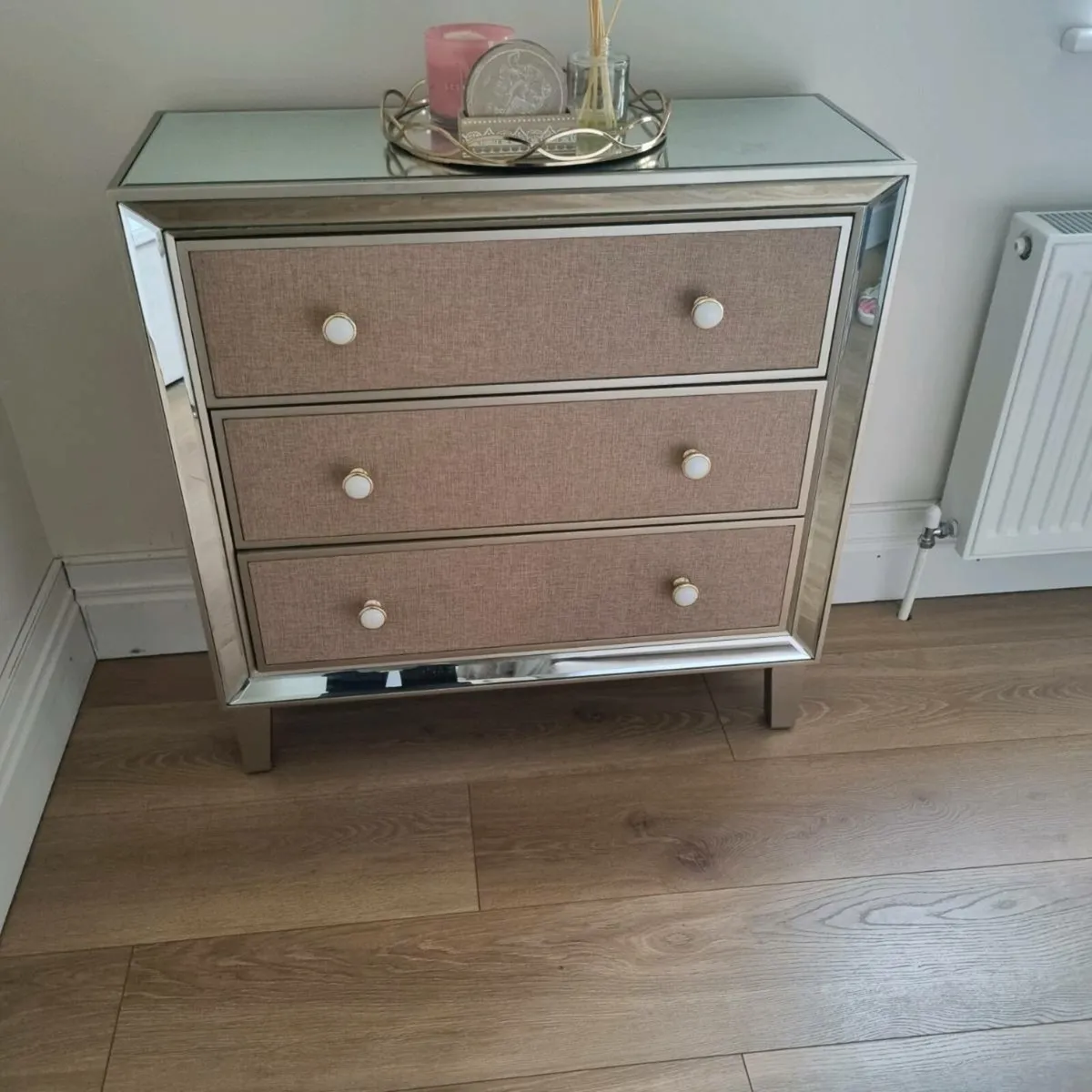 Chest of drawers