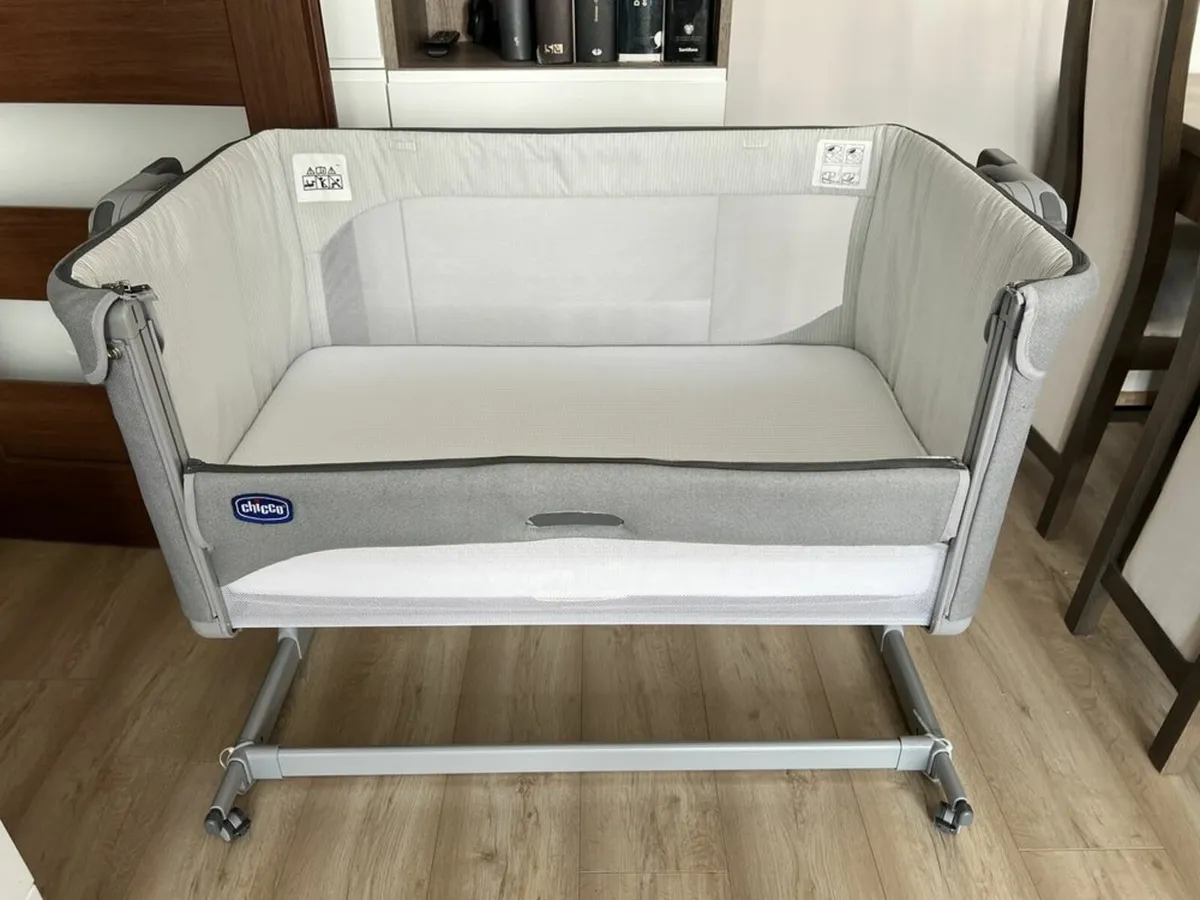 Chicco Next2Me Magic ROCKING Bedside crib - Image 2