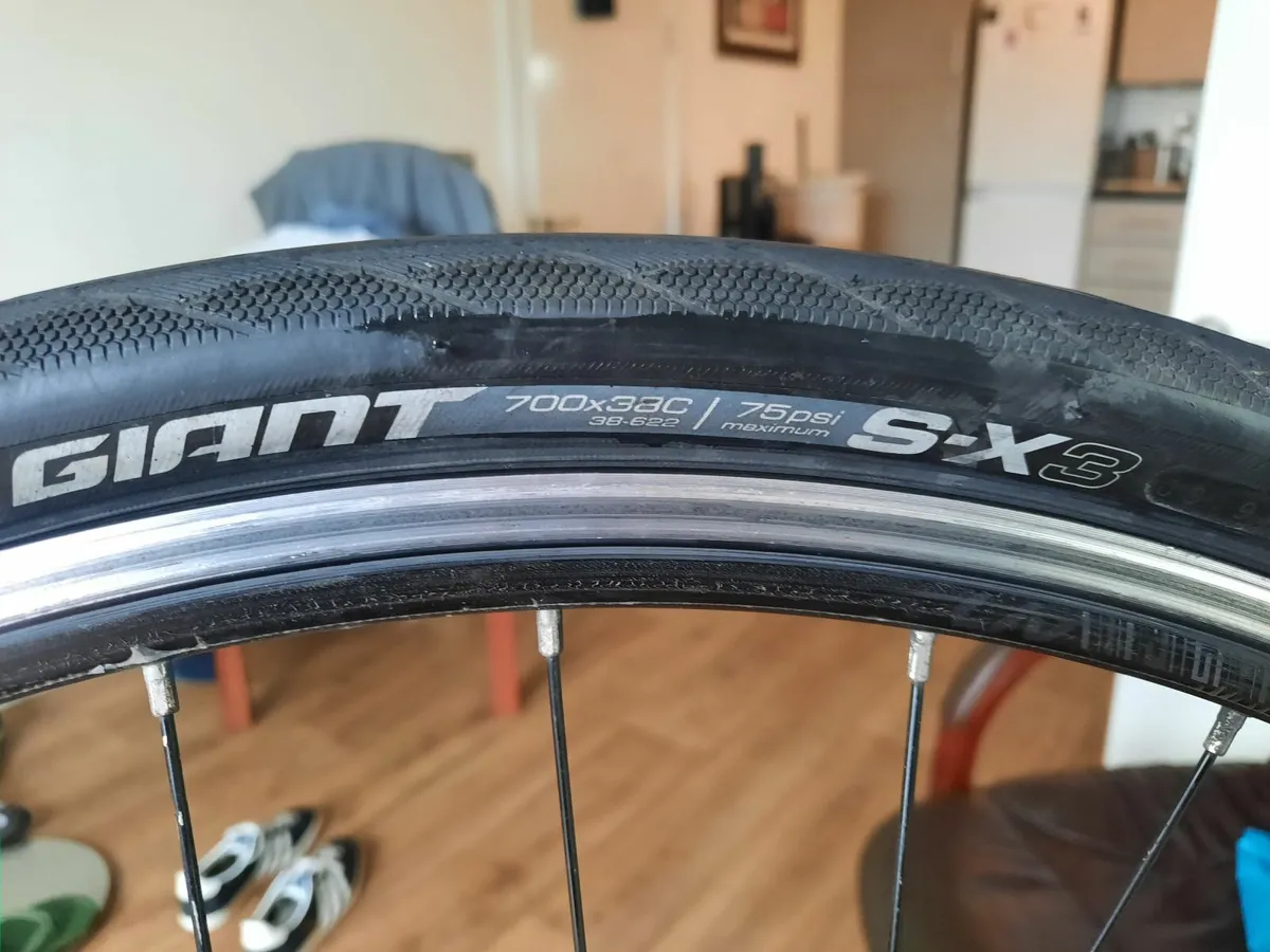 Front wheel - Image 2