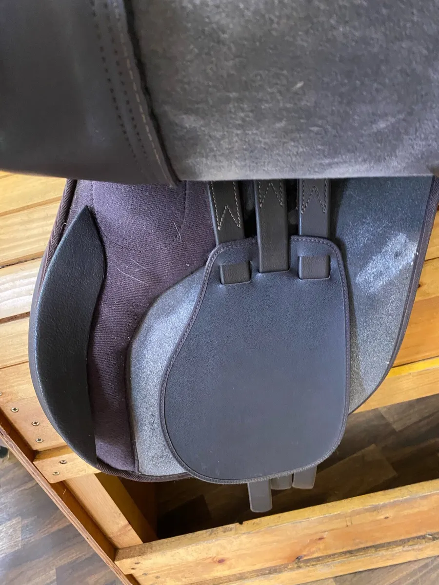 17.5-18” brown Wintec adjustable saddle - Image 2