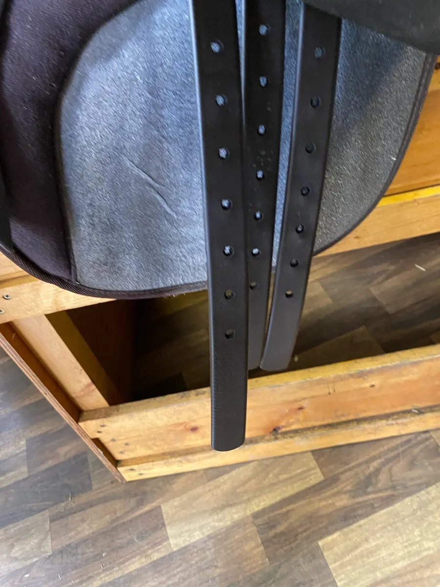 17.5-18” brown Wintec adjustable saddle - Image 3