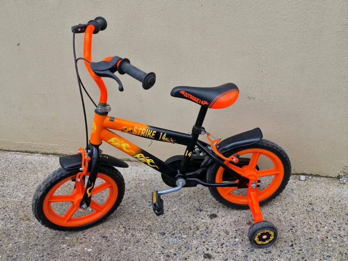 Kids strike 14 inch bike with stablisers