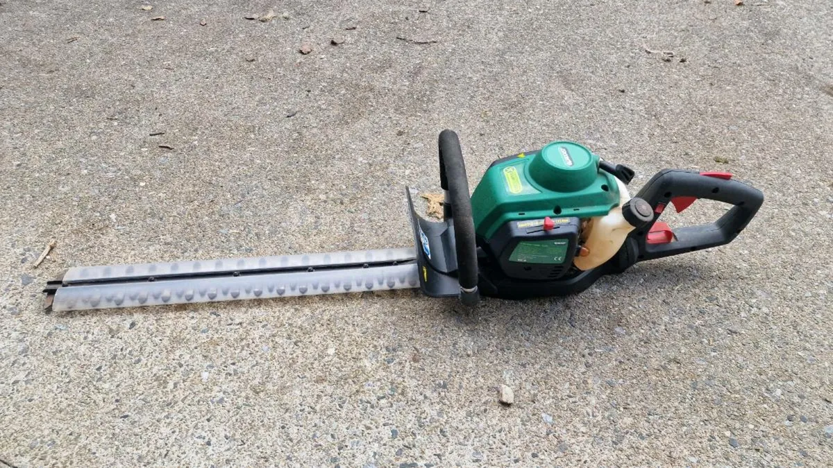 Qualcast petrol hedge cutter - Image 1