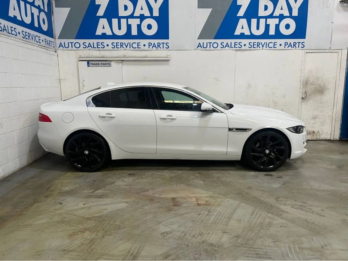 Jaguar XE 2.0 D SE 163PS 4DR Auto - Image 3
