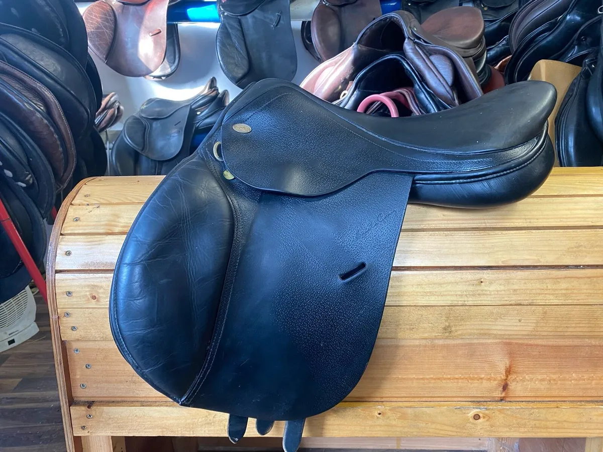 Santa Cruz 16” pony Leather jumping saddle - Image 1