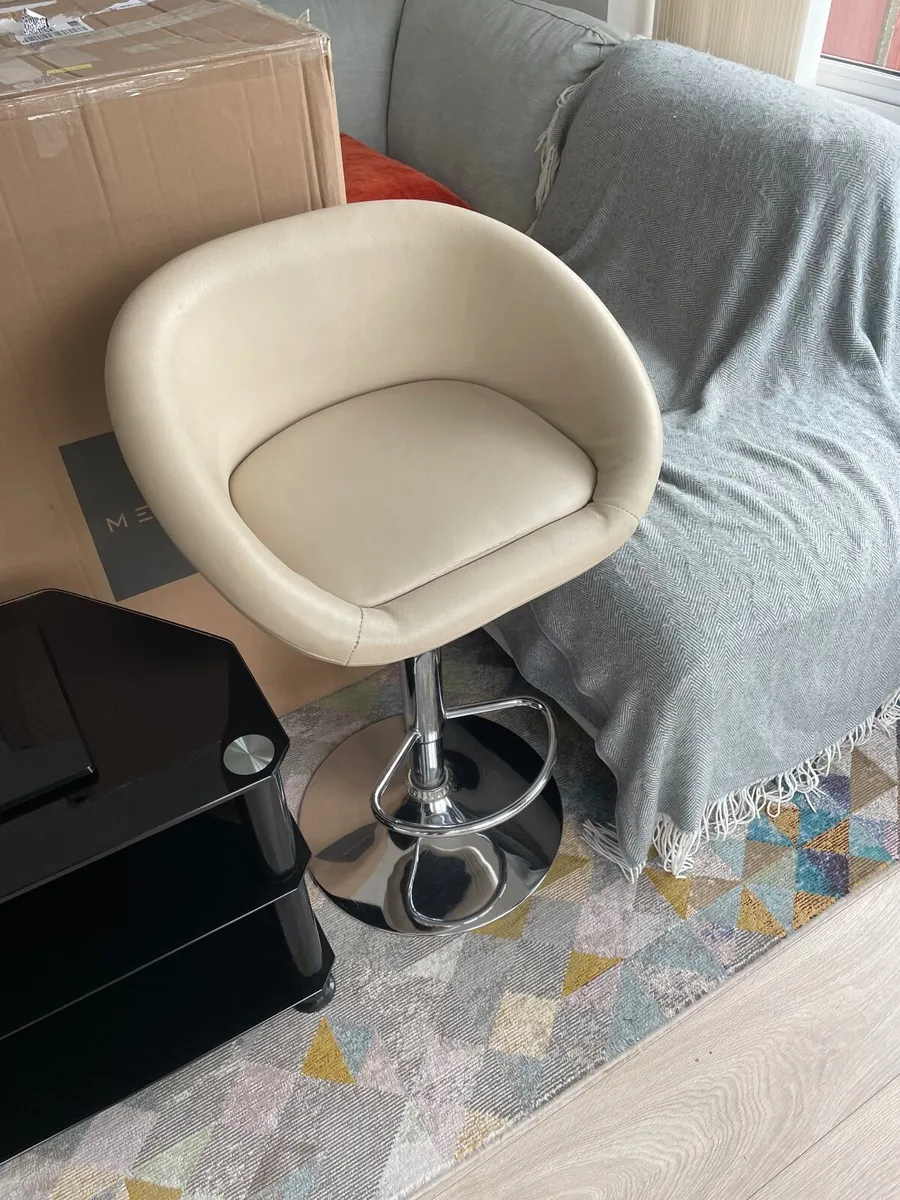 *pending collection* FREE Kitchen stools x 2