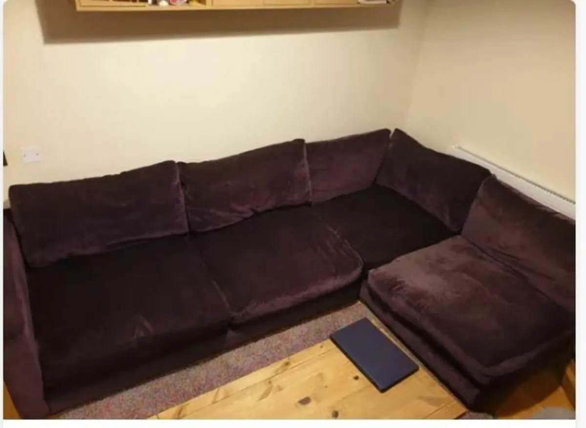 Couch - L-shaped couch with chaise longue