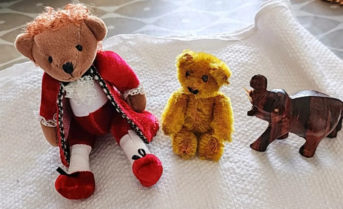 2 vintage Teddy bears and elephant - Image 1