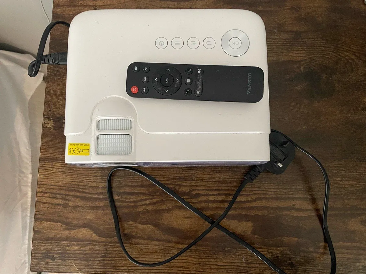 vankyo l430w projector - Image 1