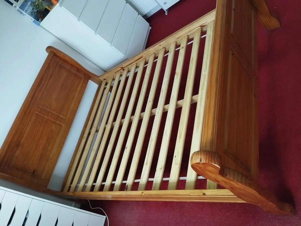 Solid wood double bed - Image 2
