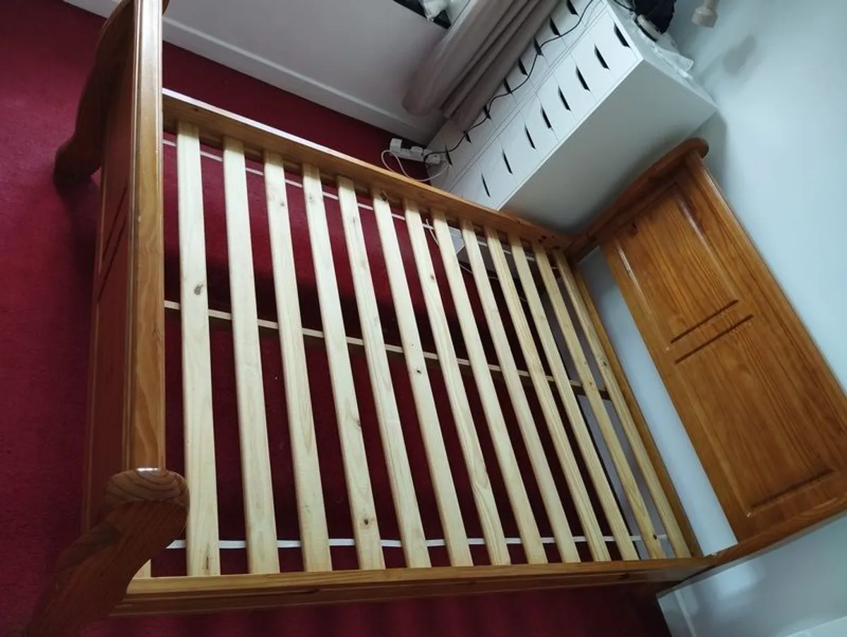 Solid wood double bed - Image 3