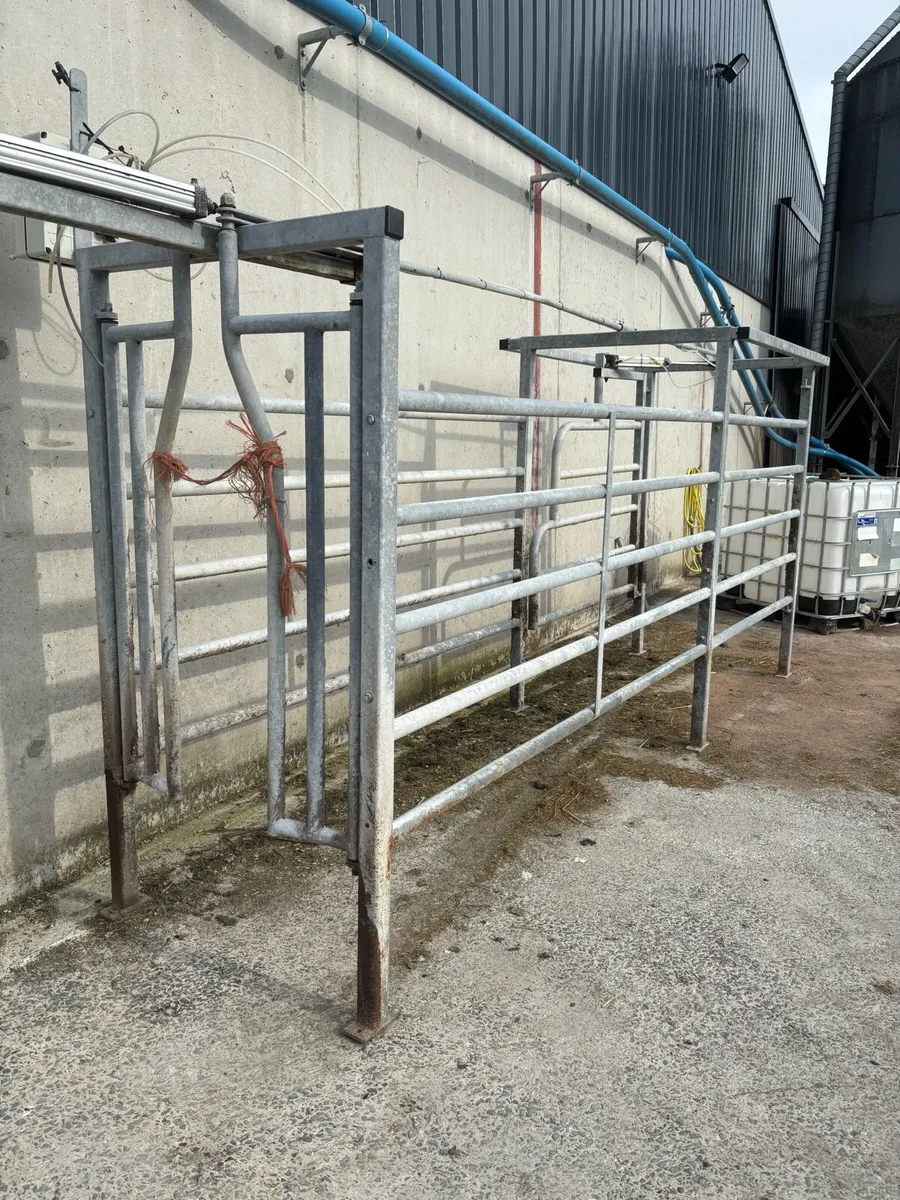 1-way Fabdec sorting gate - Image 1