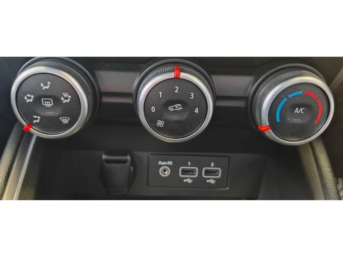 Renault Clio Iconic Edition Naeb TCE 9 90 MOD - Image 4