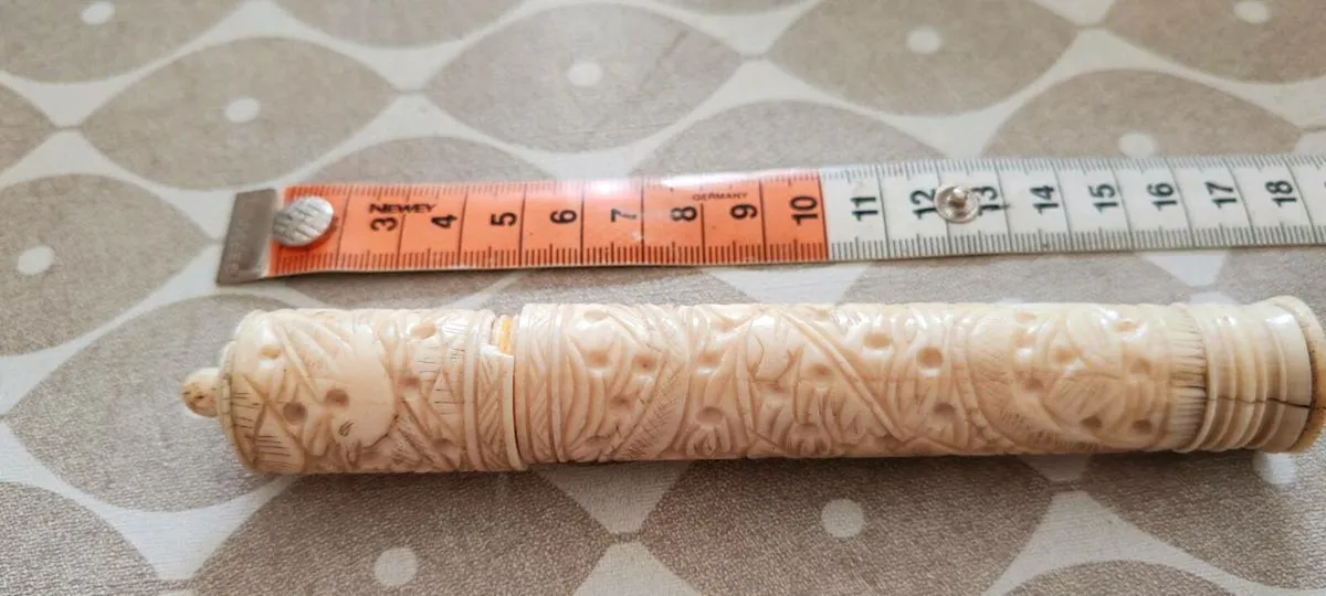 Antique carved needle box - Image 4