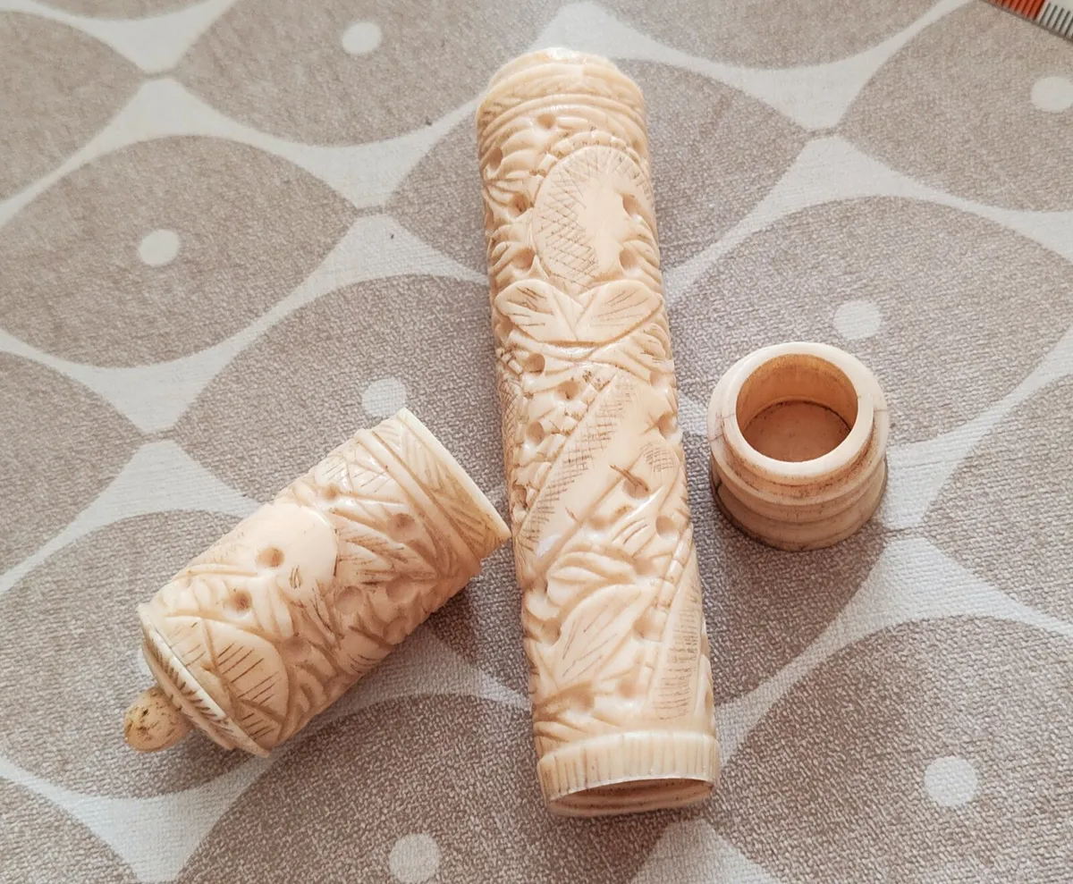 Antique carved needle box - Image 1