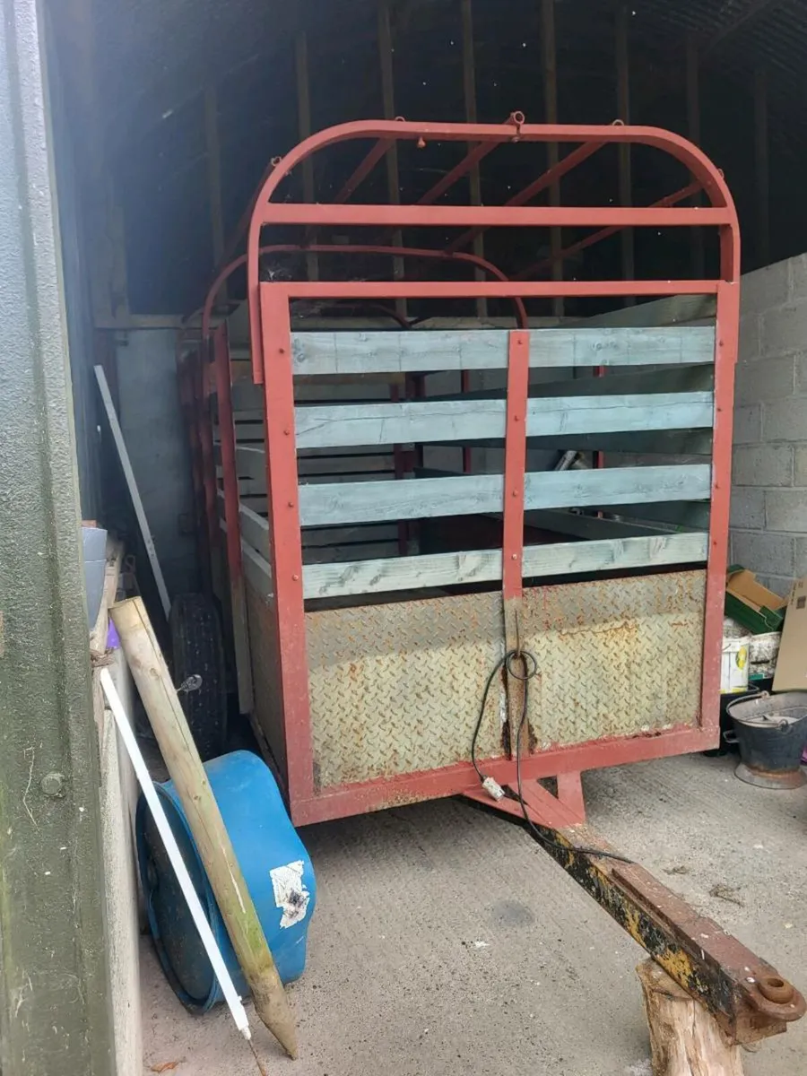 Trailer - Image 1