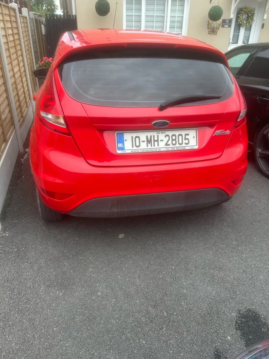 10 Ford fiesta - Image 2