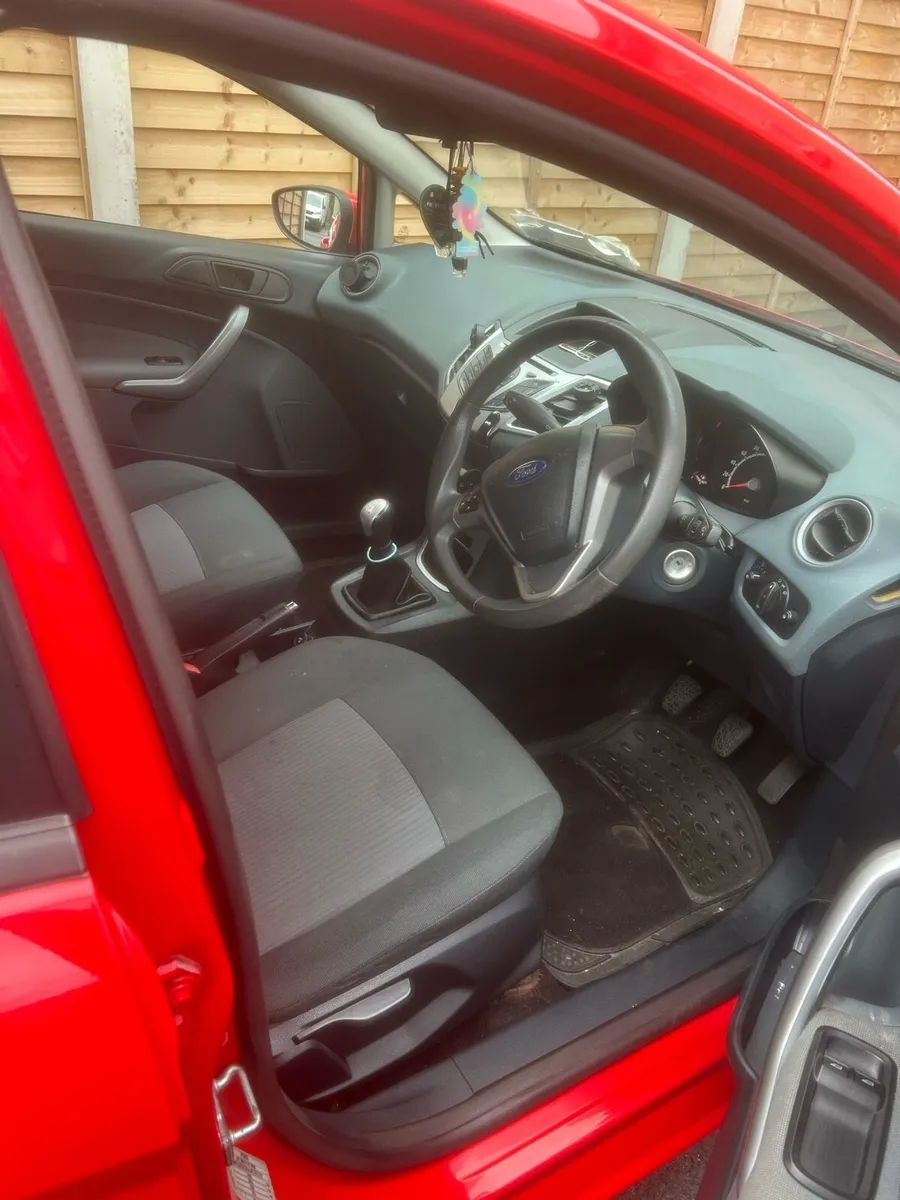 10 Ford fiesta - Image 3