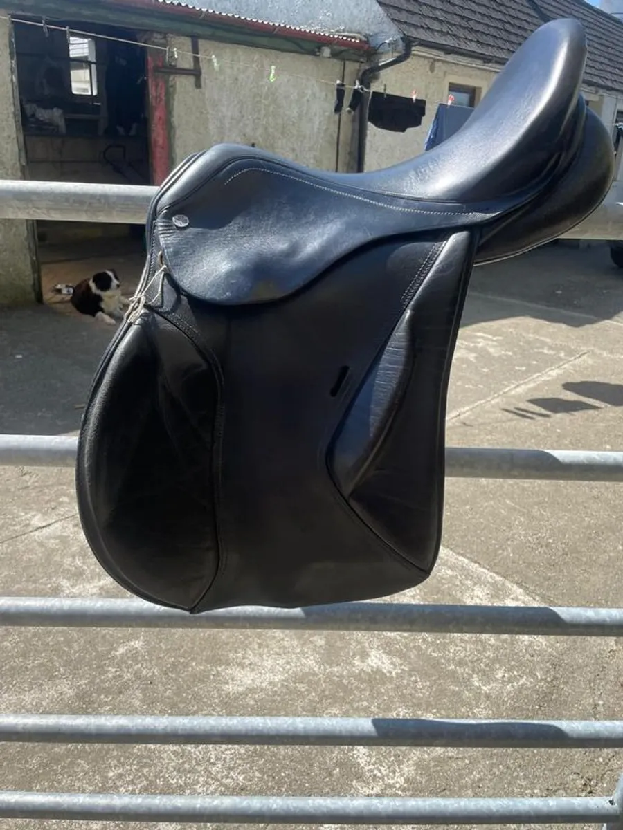 16 1/2 Medium Saddle - Image 1