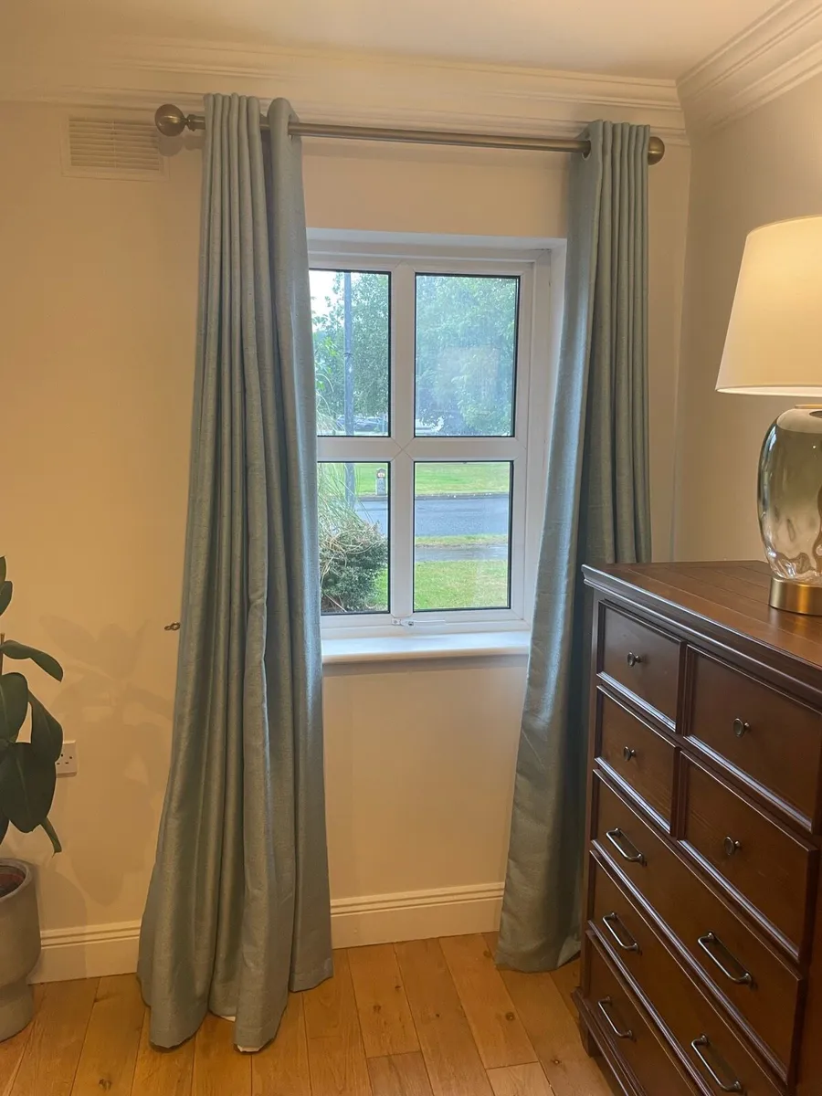 Curtains - Image 4