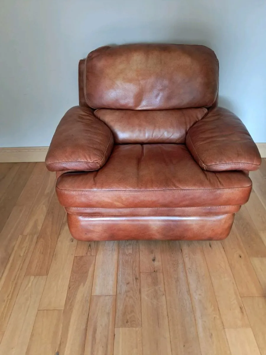 3 seater and 1 seater leather electric recliner - Image 2