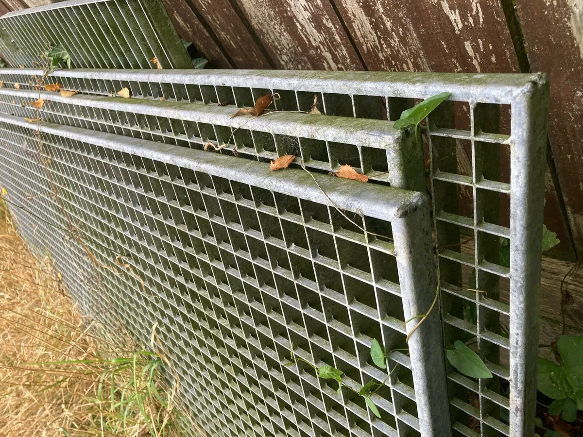 Galvanised steel walkway - Image 4