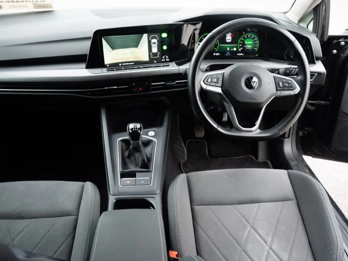 Volkswagen Golf Style 2.0 TDI 115HP 5DR - Image 4