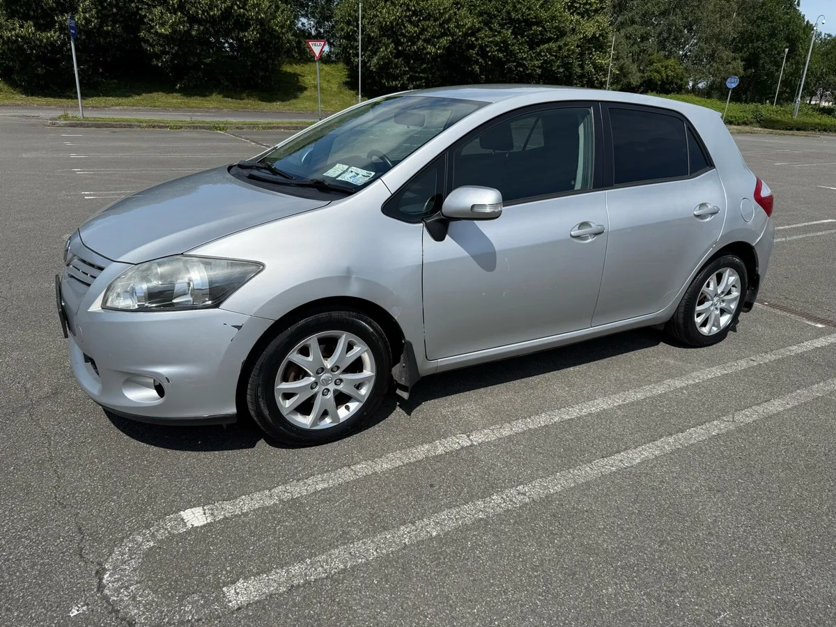 Toyota auris 2012 sport - Image 2