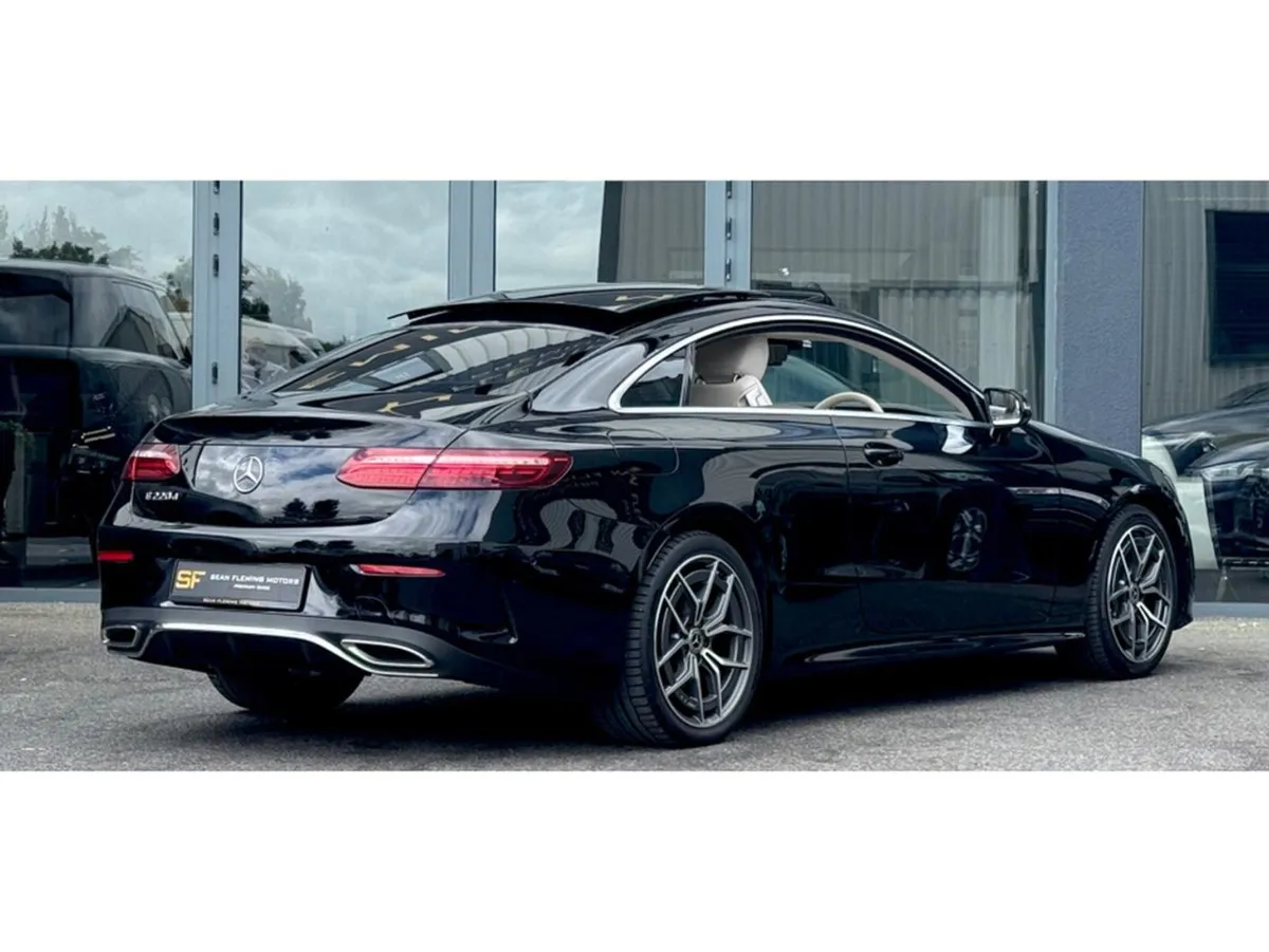 Mercedes-Benz E-Class  pan Roof  AMG Line - Image 3