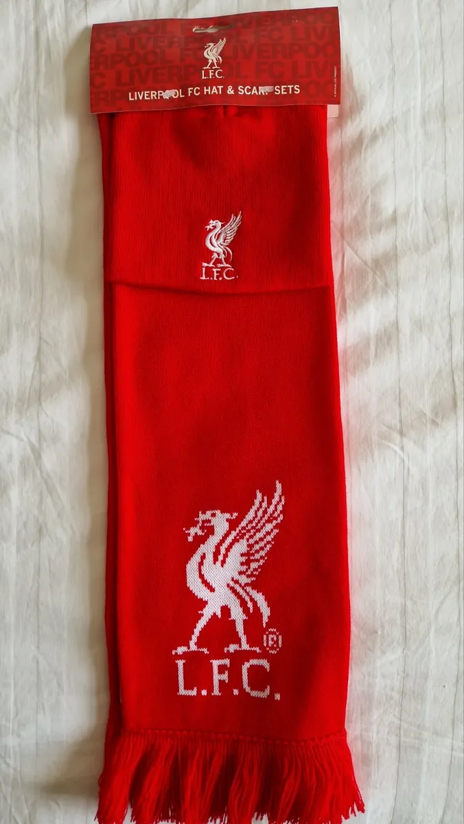 Liverpool hat and scarf set - Image 1