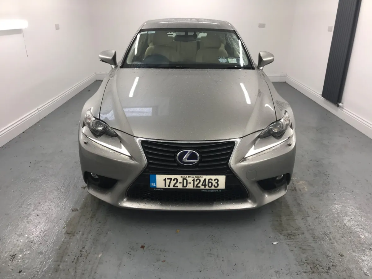 Lexus IS 2017 PREMIUM HYBRID - Image 1