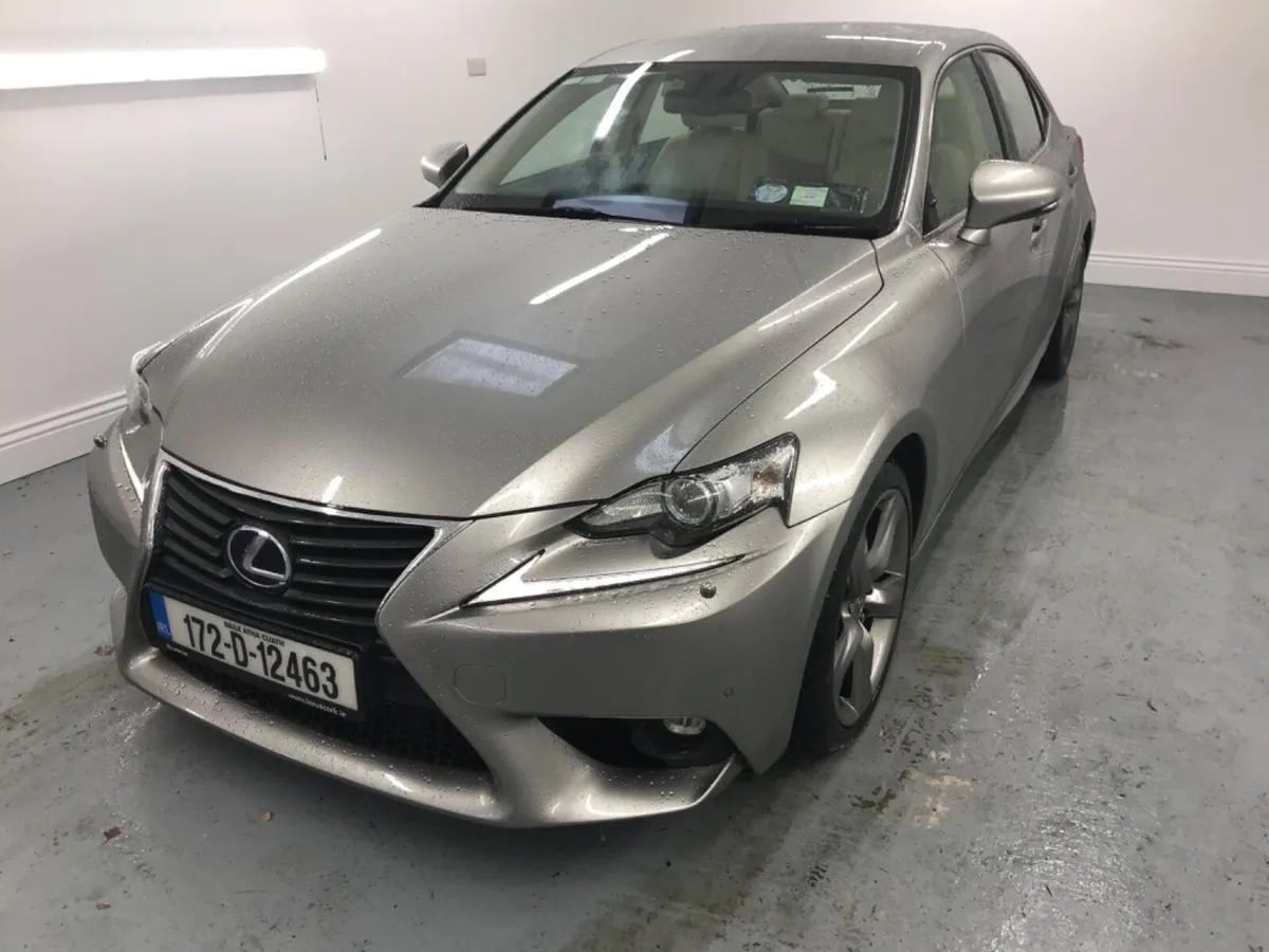 Lexus IS 2017 PREMIUM HYBRID - Image 3