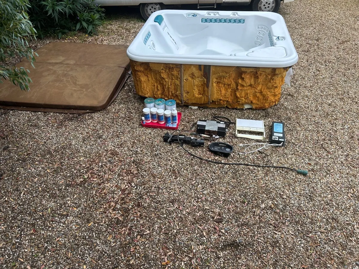 Big outdoor Jacuzzi - Image 4