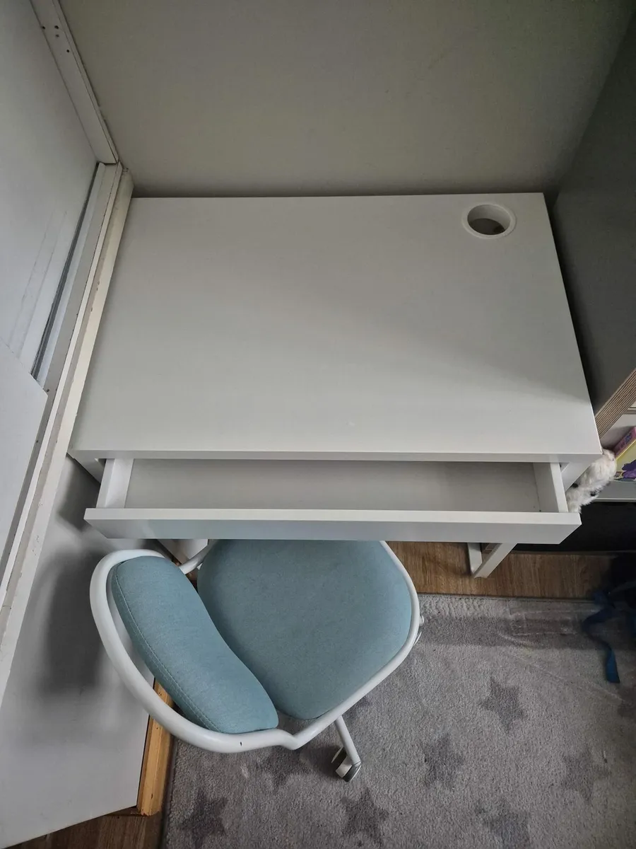 Ikea Micke desk with Orfjall Swivel Chair - Image 4