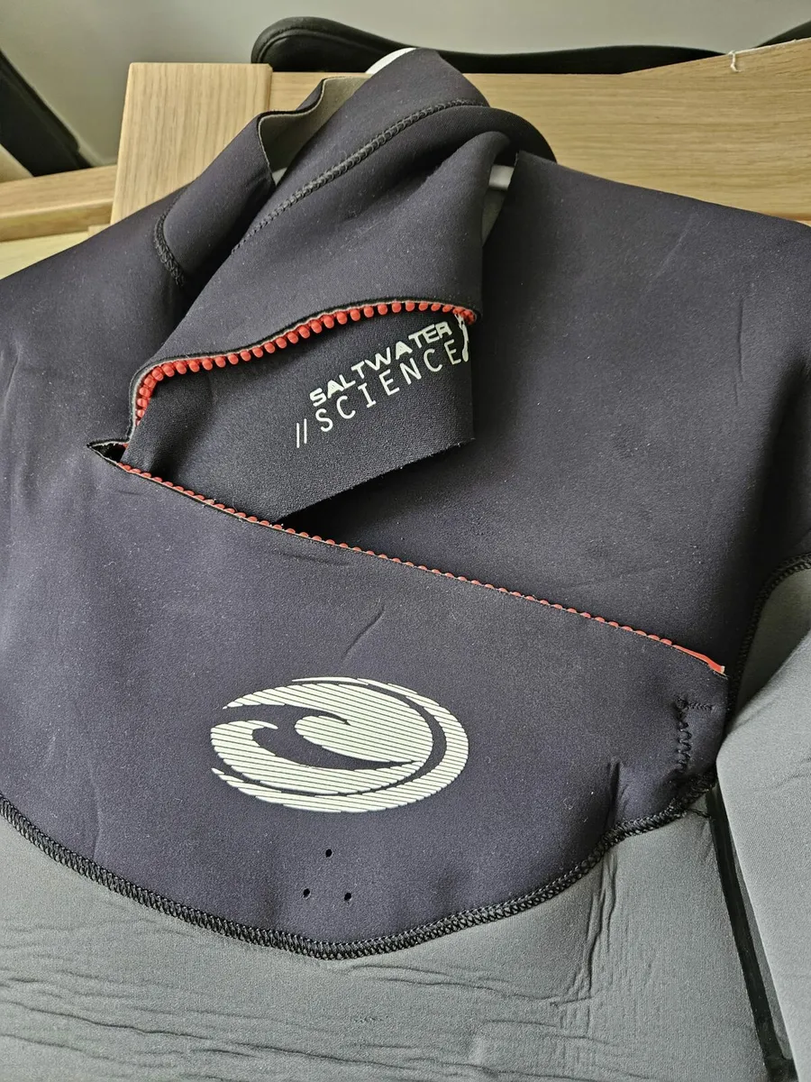 XL WETSUIT  MENS - Image 1
