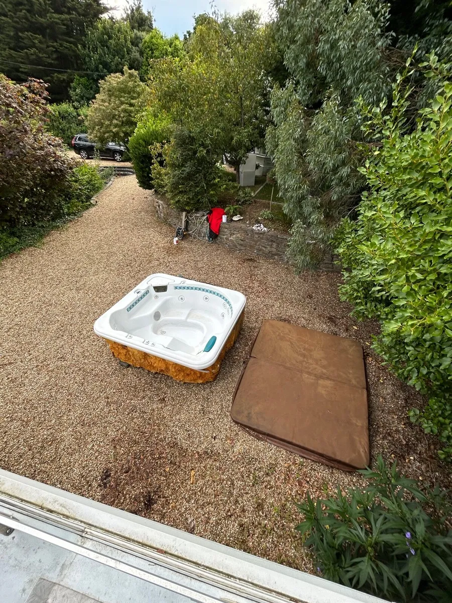 Big outdoor Jacuzzi - Image 3