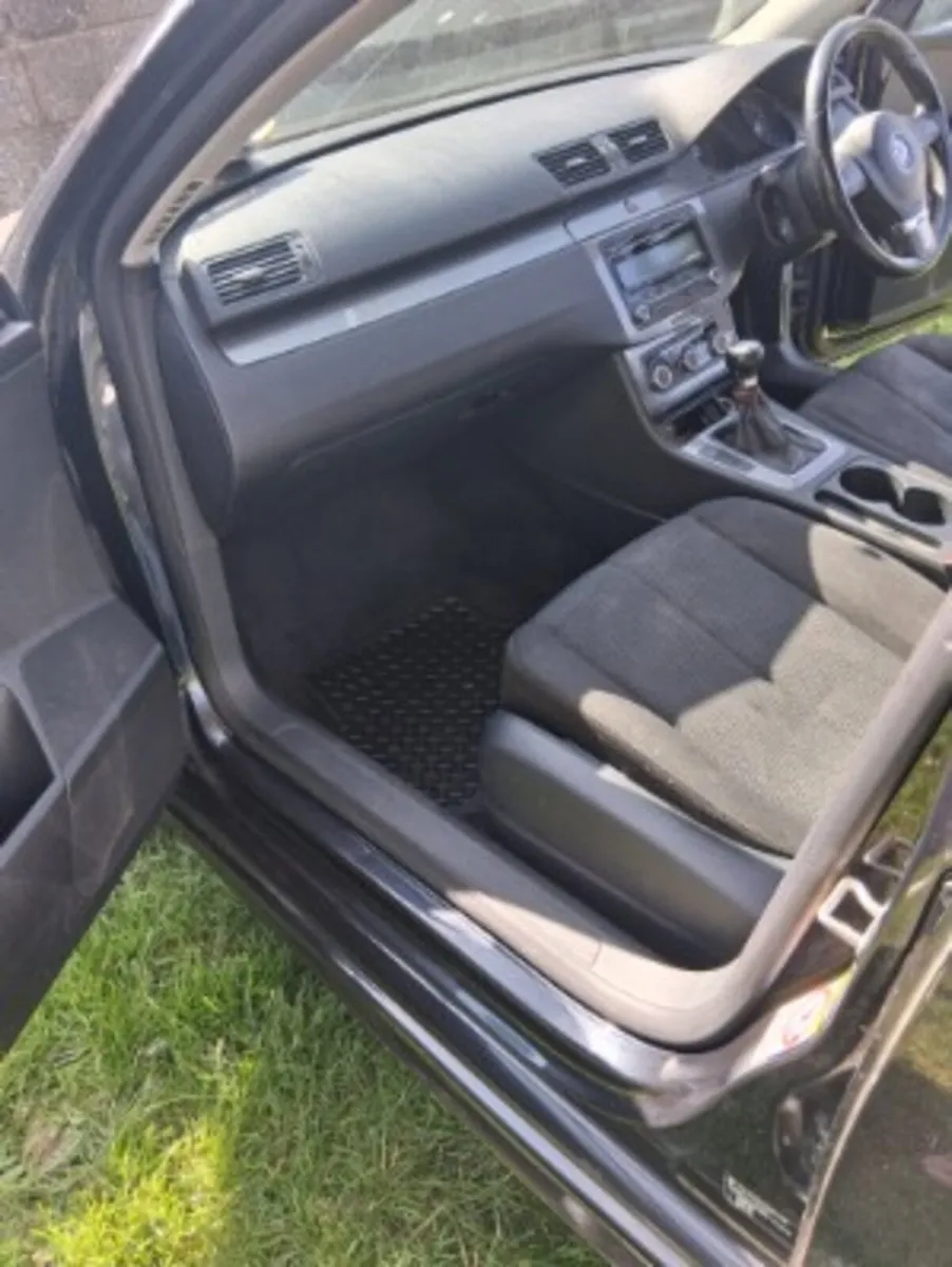 2010’ Volkswagen Passat 1.6 TDI - Image 3